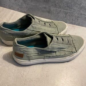 Blowfish Malibu Women's Slip On Sneakers Shoes Sz 7.5 Army Green CottonCanvas